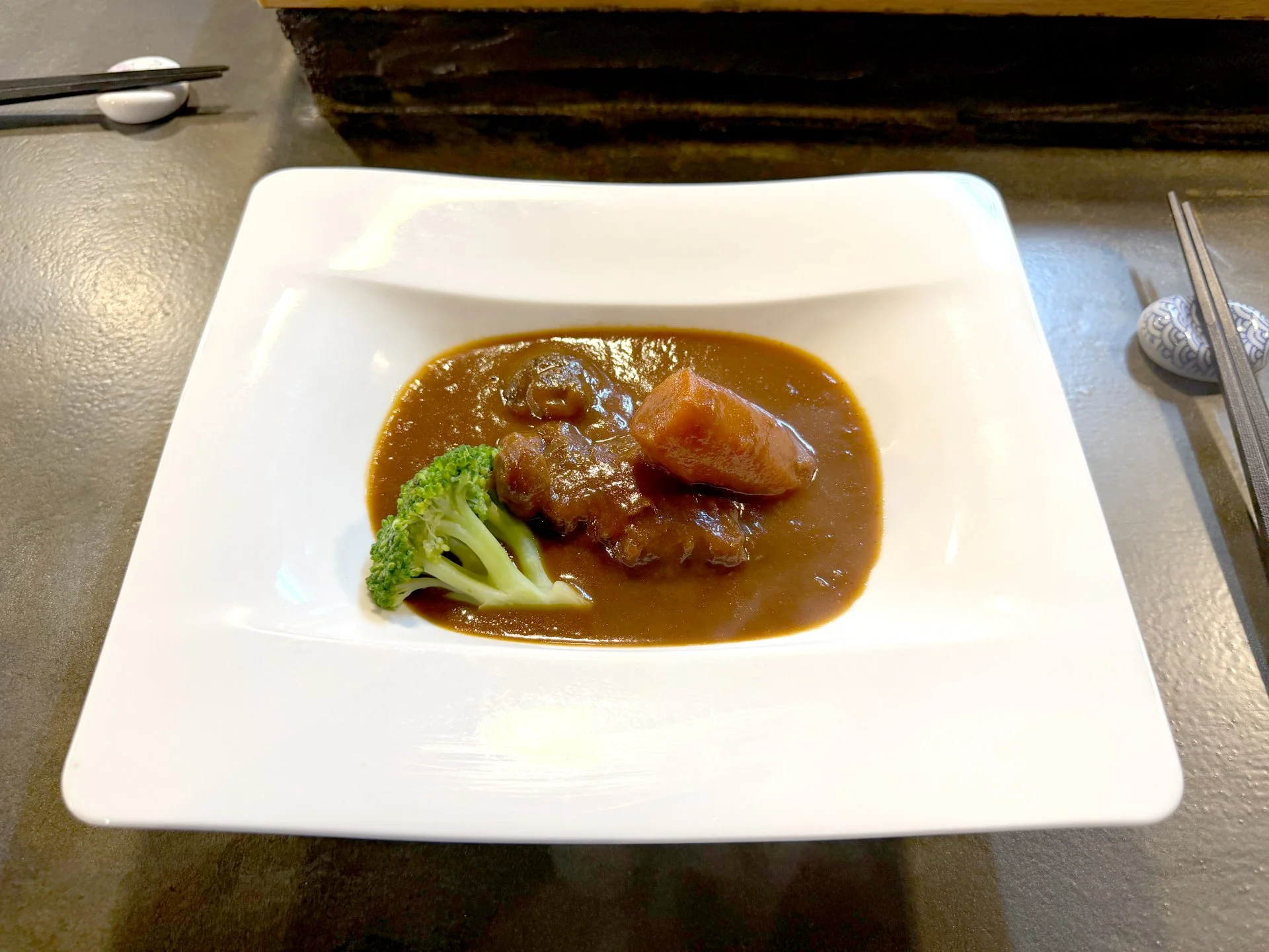 和牛の赤ワイン煮込み